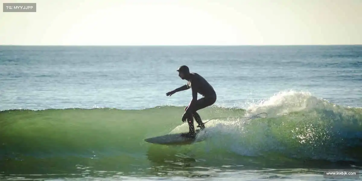 leyu官网🏀篮球砸地的声音,是梦想在跳动 —— 上场吧,你就是焦点!